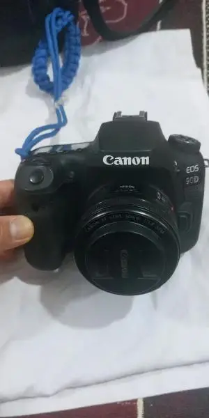 فروش دوربین عکاسی کانن ۹۰ دی دست دوم
