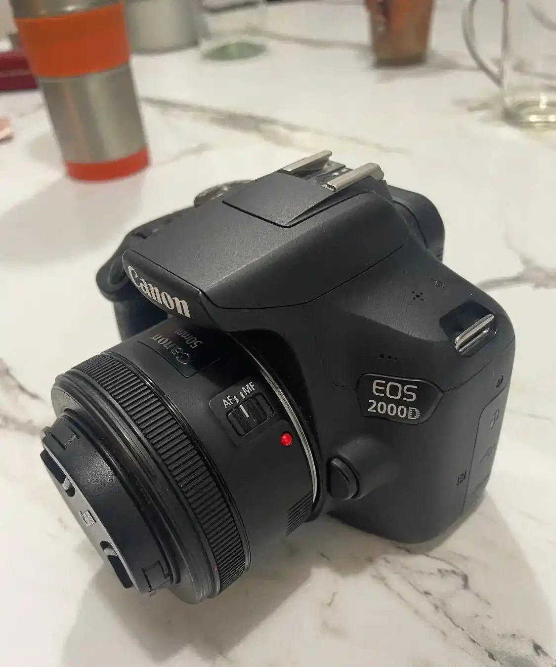 دوربین ۲۰۰۰d کنون با لنز ۱.۸ ۵۰ دست دو