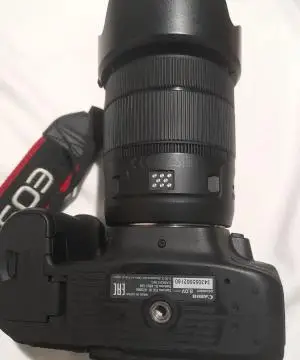 دوربین 90d به همراه لنز ۱۸.۱۳۵ دست دوم