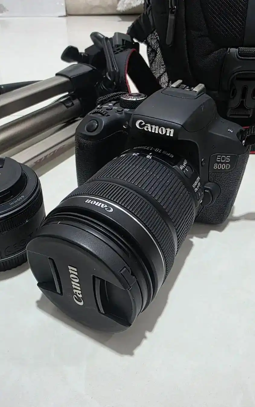 دوربین کنون800d دست دو