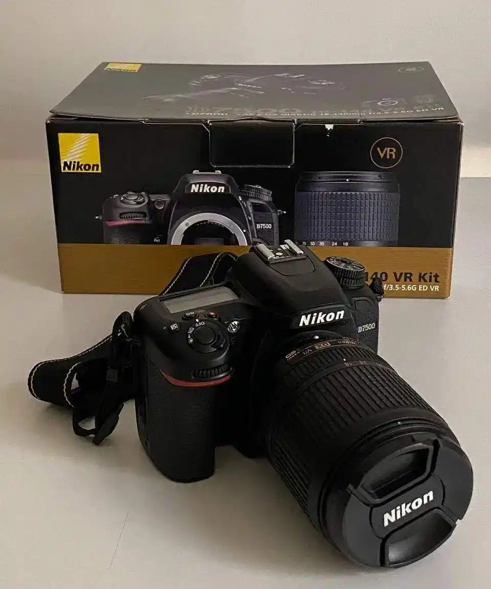 دوربین نیکون Nikon d7500 دست دو
