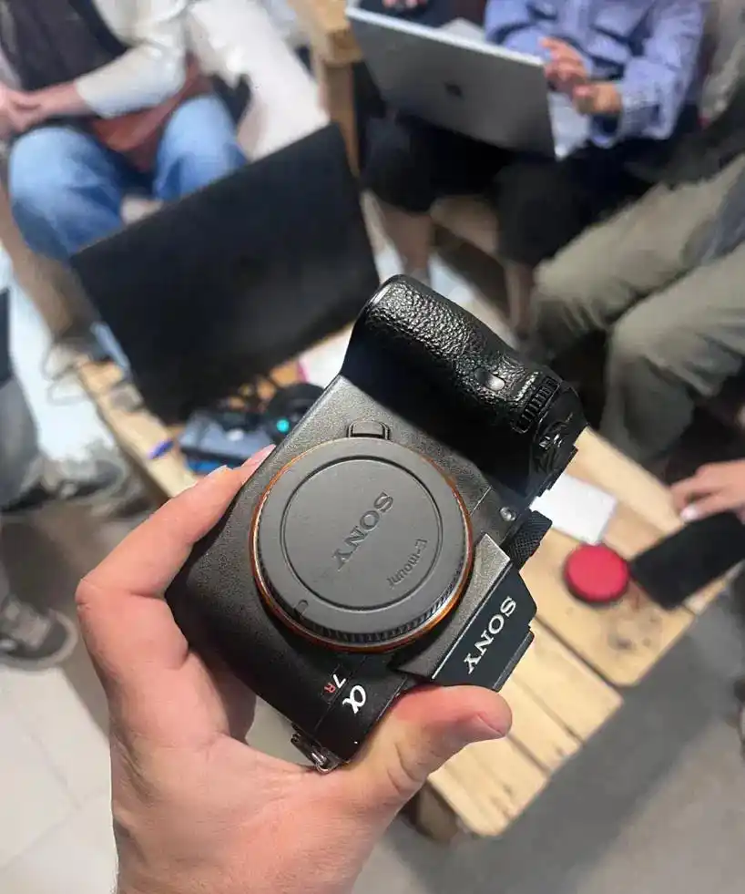 sony 7Riii قیت ۱۲۰ میلیون دست دو