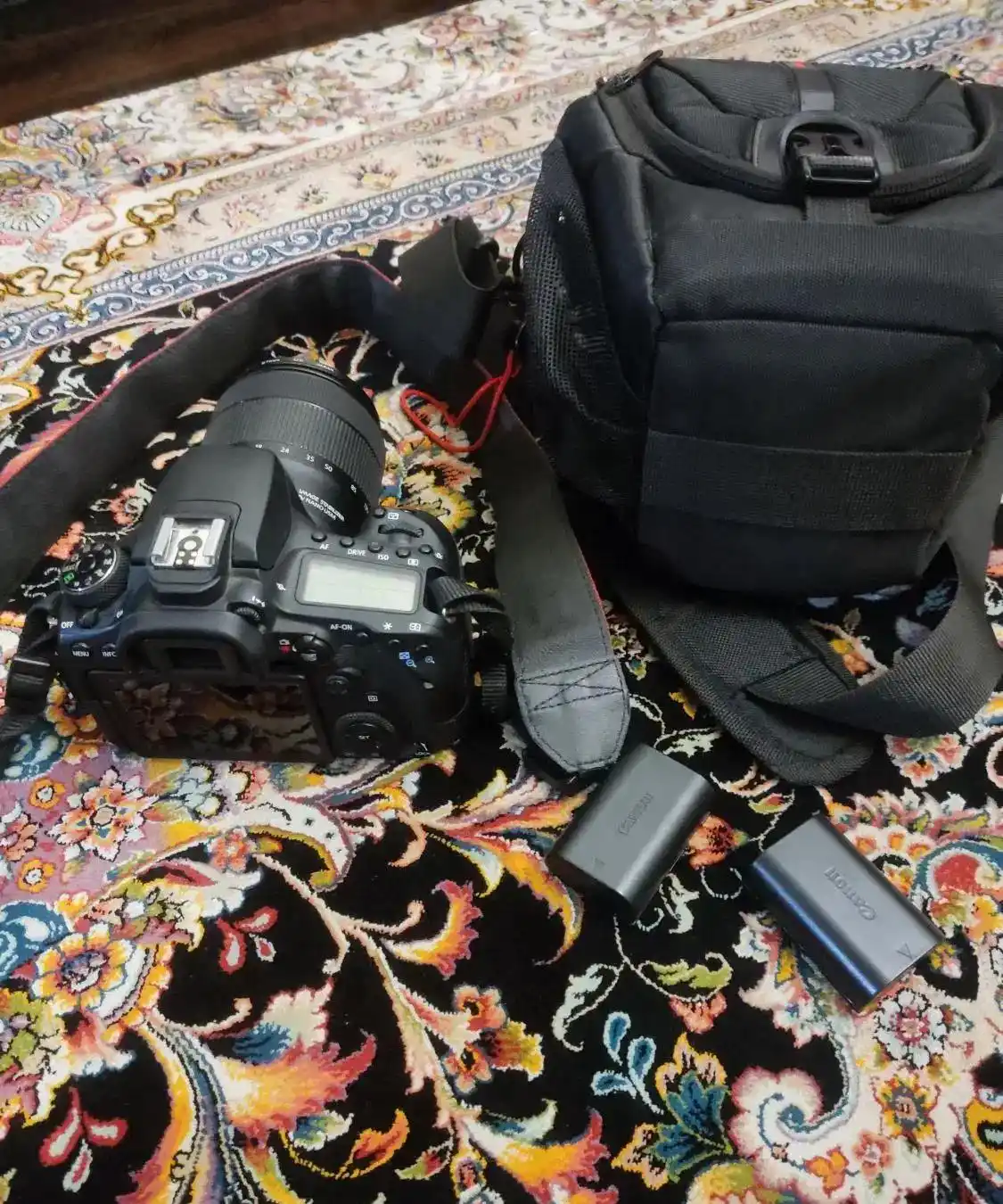 دوربین canon 90d دست دو