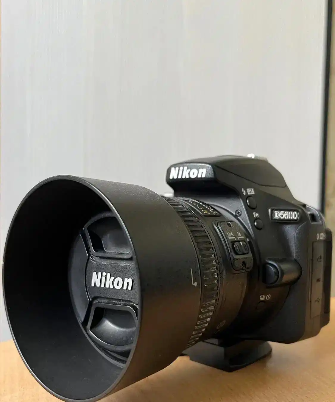 دوربین نیکون d5600 با لنر f1.8 دست دو