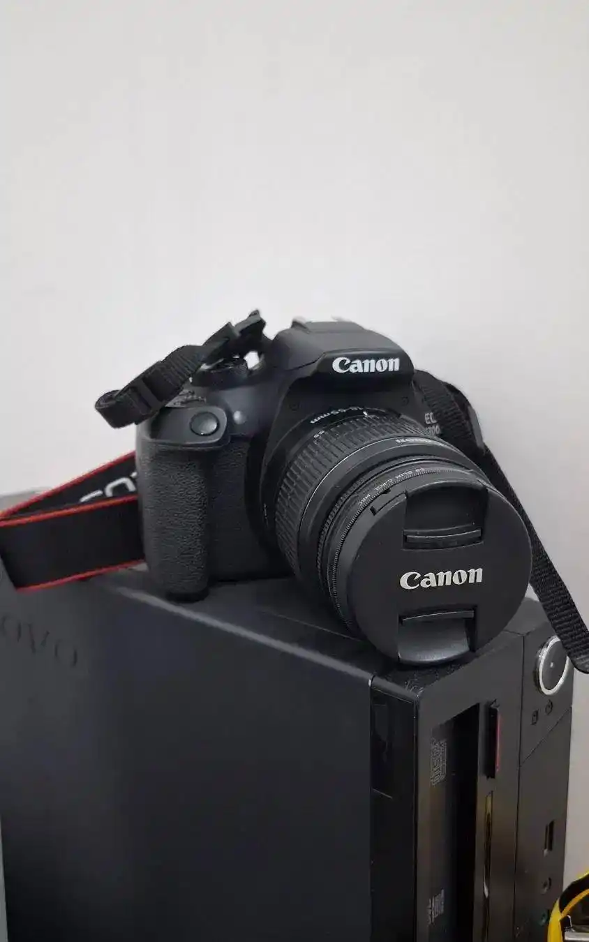canon 1300D دست دو