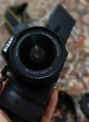 دوربین نیکون d5300 به همراه لنز 18-140 میلیمتر دست دوم
