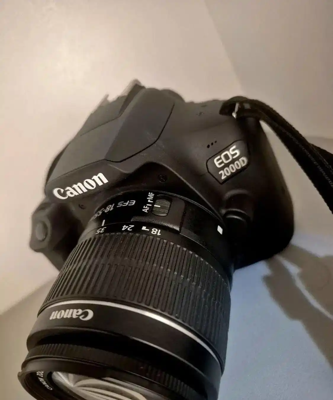 دوربین کنون2000D دست دو