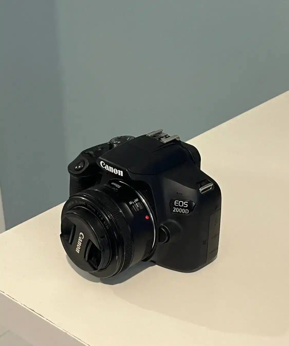 دوربین کنون 2000d + لنز 18-55 + لنز 50mm دست دو