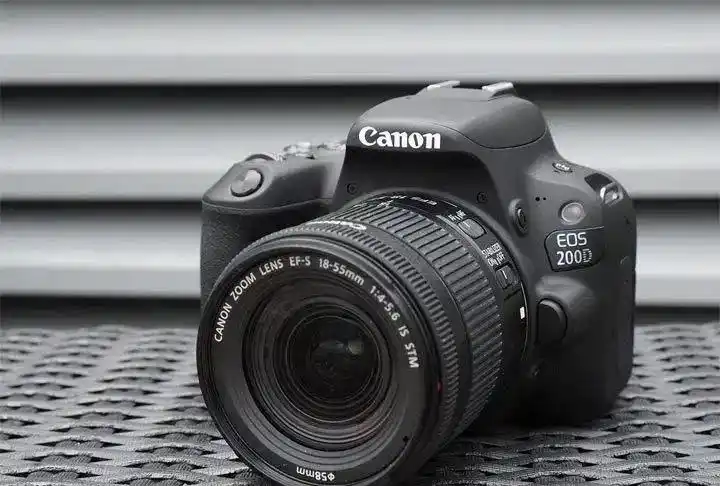 دوربین عکاسی کانن EOS 200D Kit 18-55mm f/4-5.6 IS دست دو