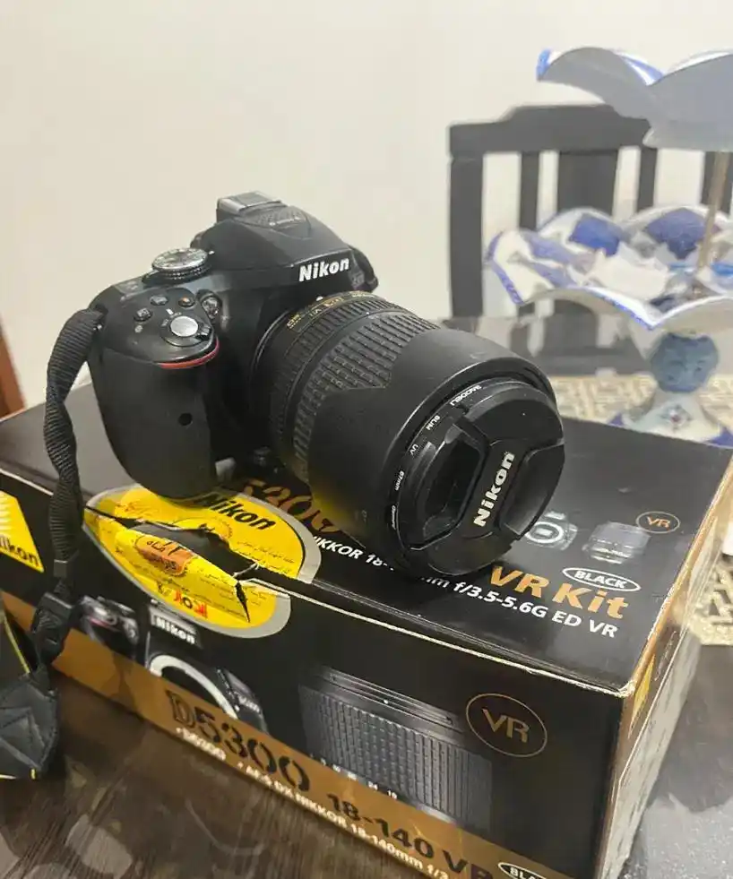 دوربین عکاسی نیکون D5300 دست دو