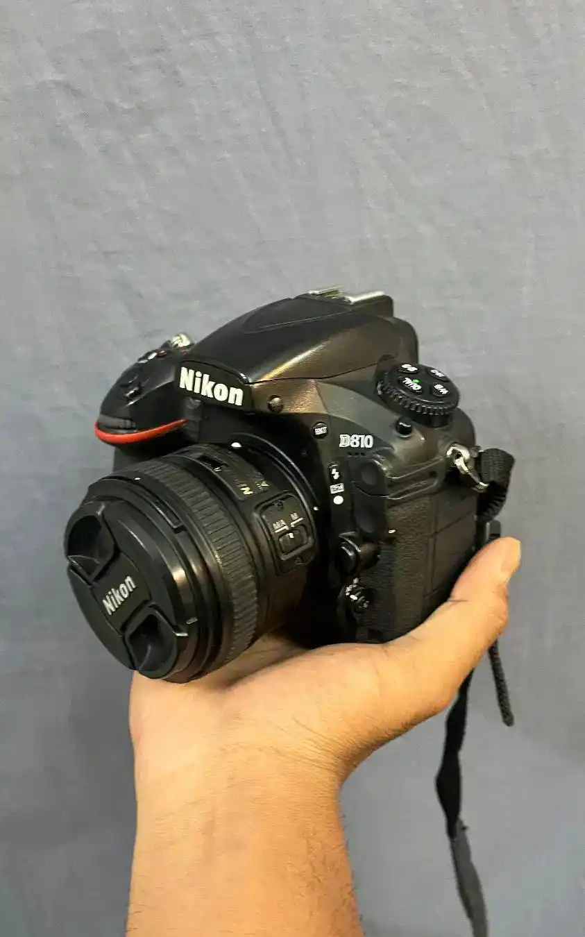 دوربین D810 نیکون دست دو