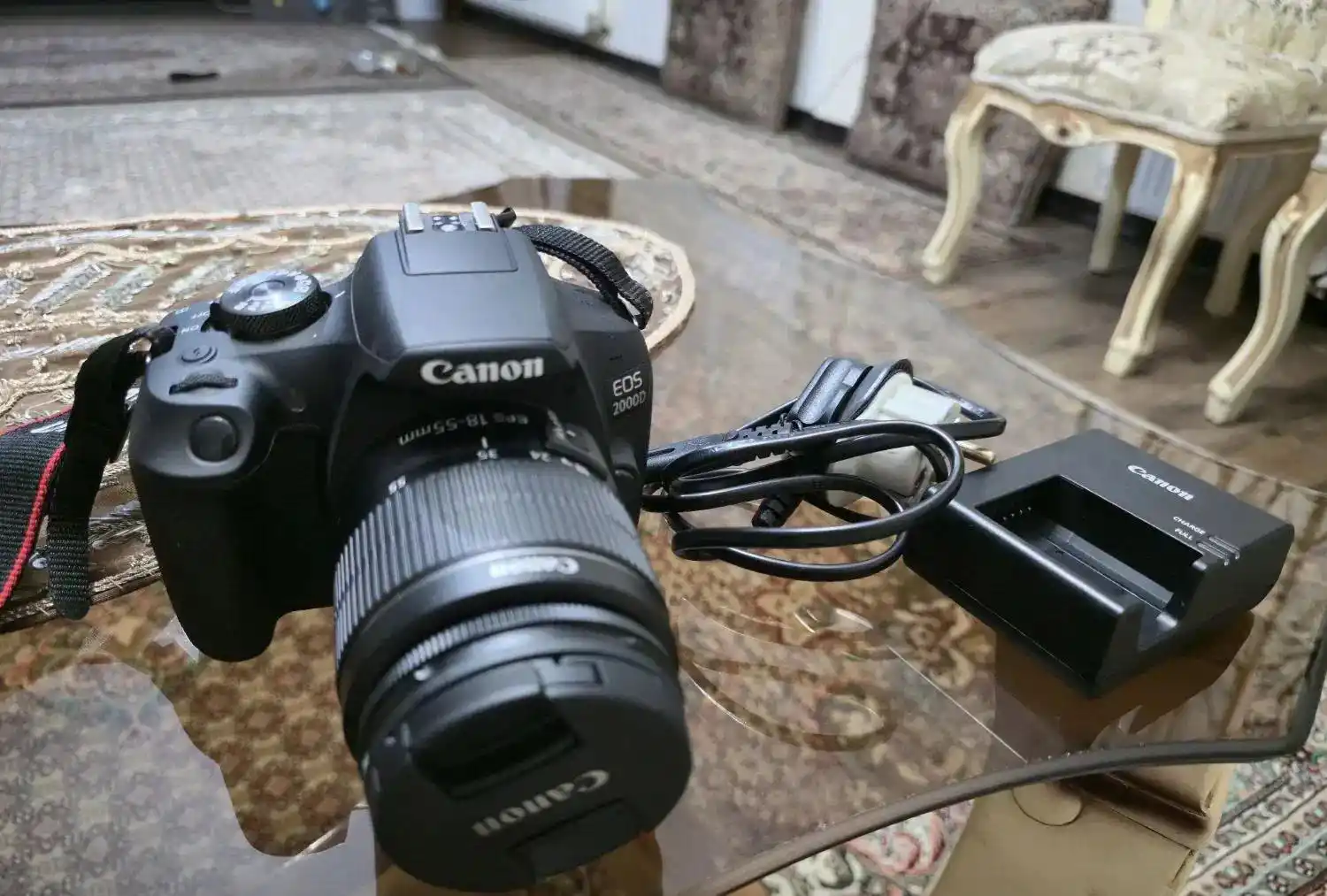 دوربین عکاسی کانن d2000 دست دو