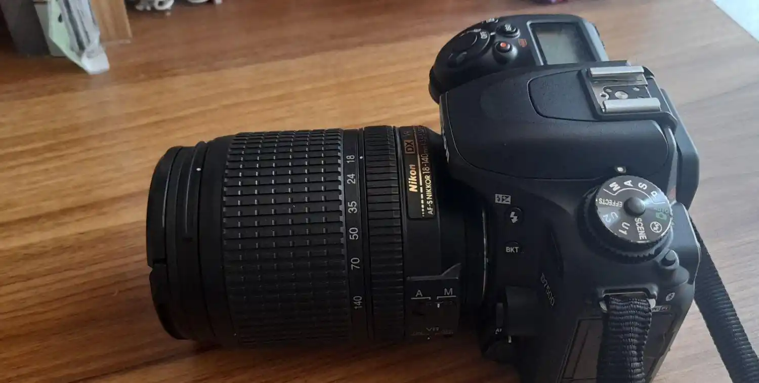 دوربین نیکون D7500 به همراه ۳ پایه و تجهیزات دست دو