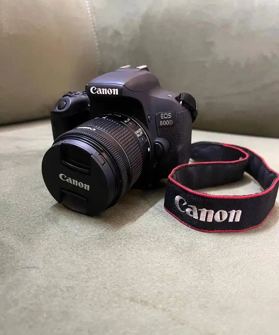 دوربین کنون 800D دست دو