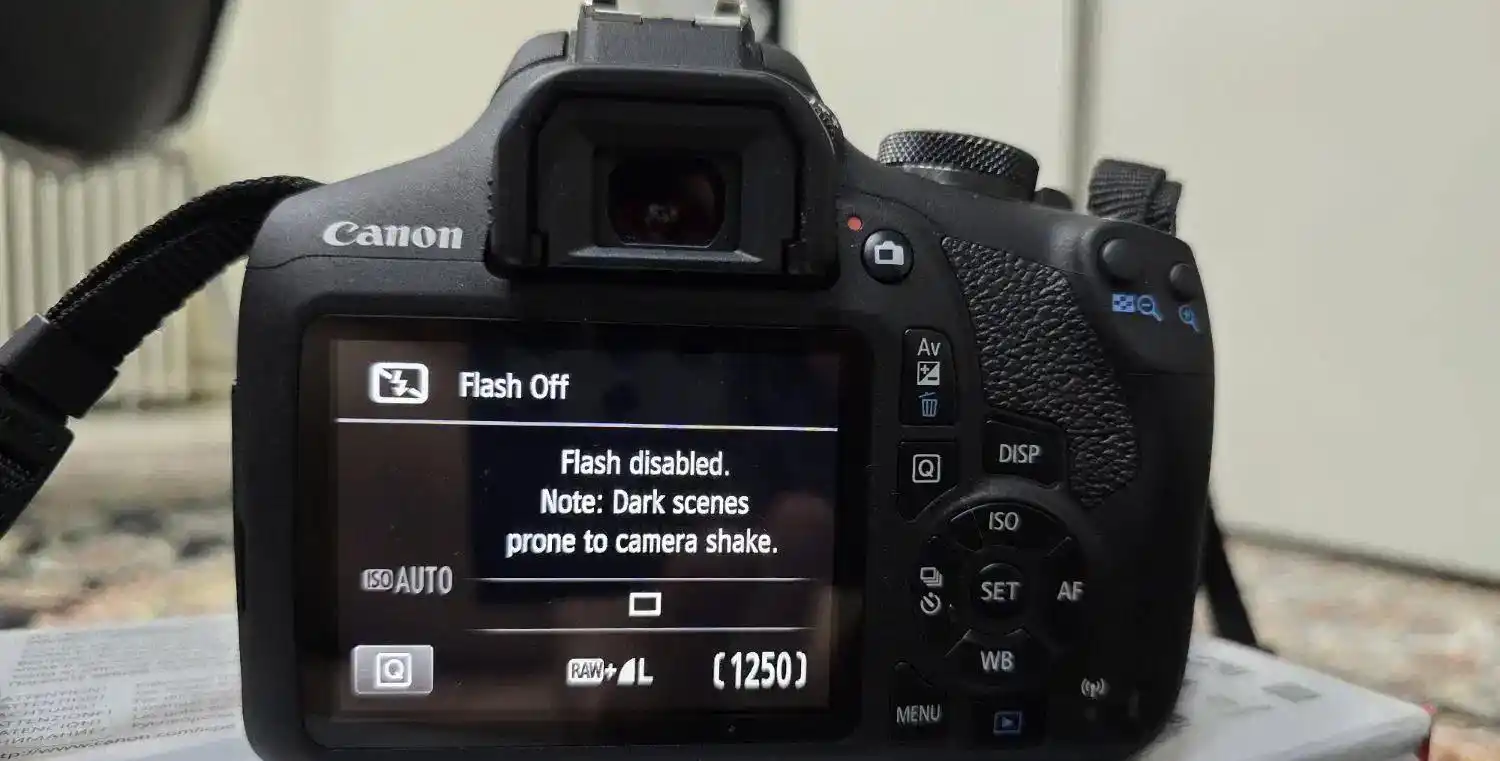 دوربین canon 2000 D دست دو