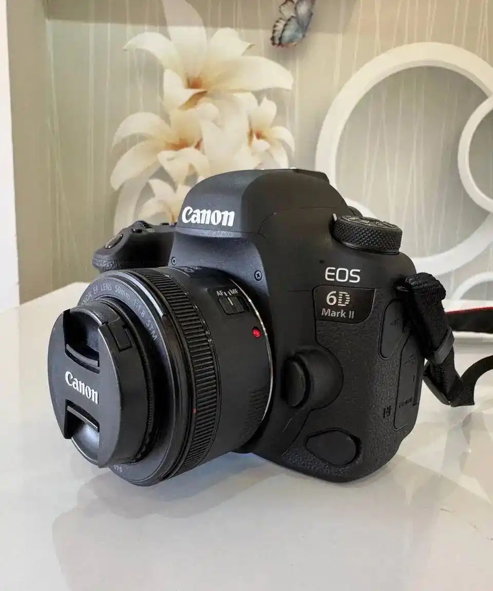 فروش دوربین عکاسیCanon6DMarkII با لنزCanon50mmf1.8 دست دو