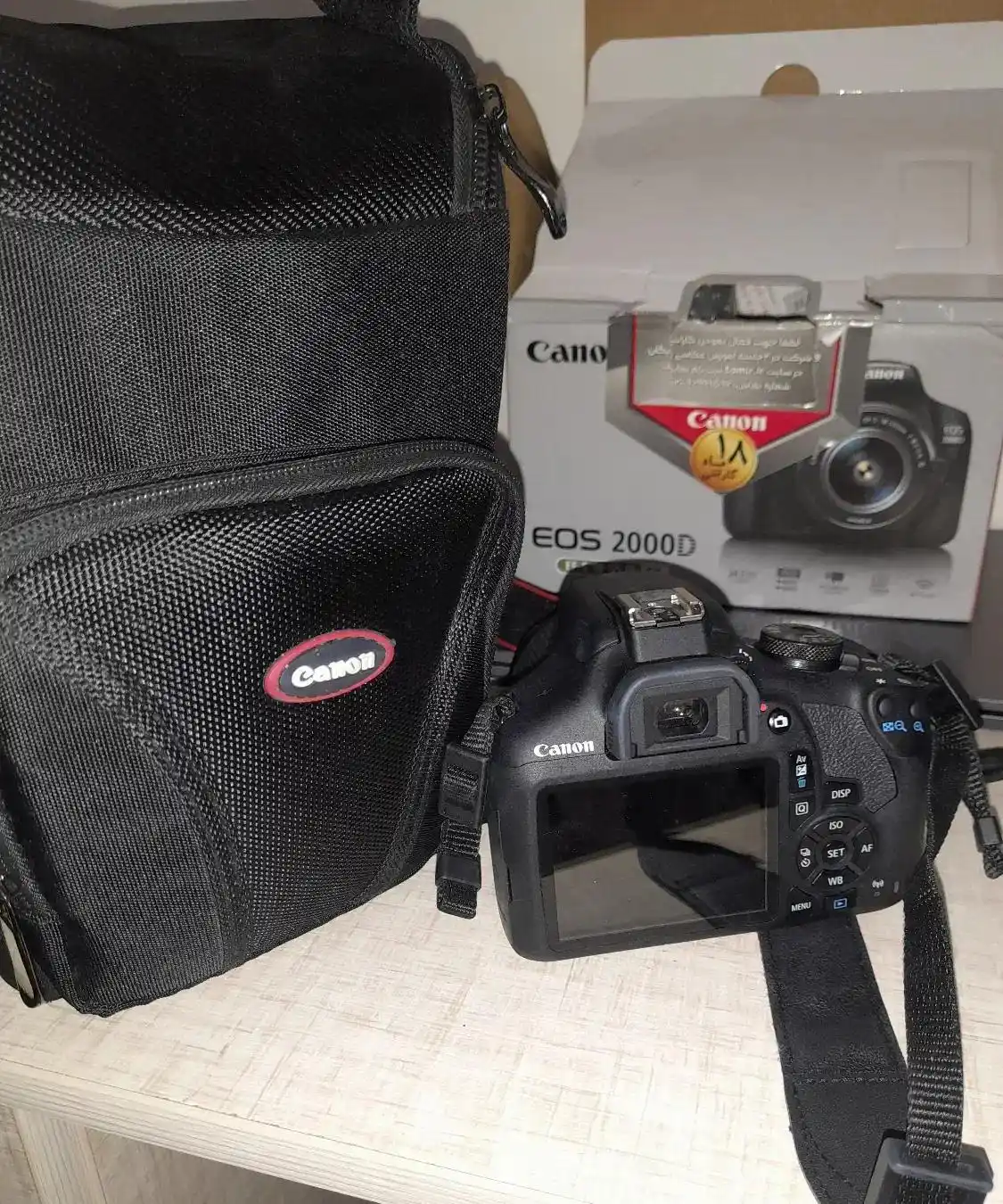 دوربین کانن2000D دست دو