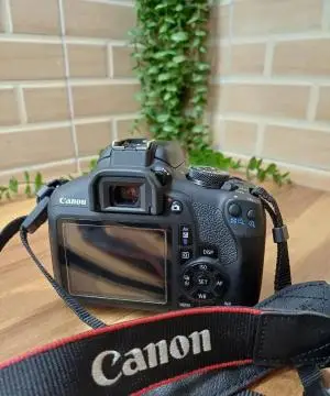 دوربین کانن2000D دست دوم