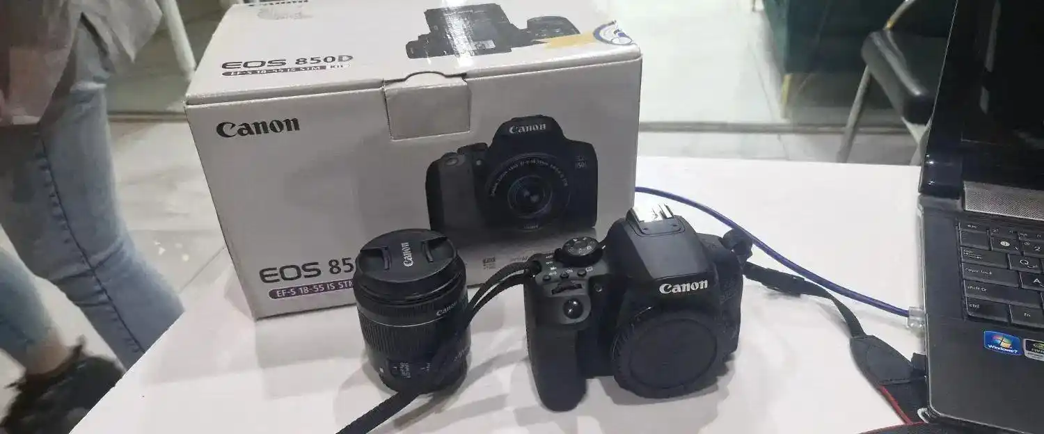 دوربین کنون d850  در حد نو کم کارکرد دست دو