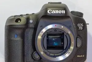 Canon 7D mark II+18-200 نو نو با گارانتی و تجهیزات دست دوم