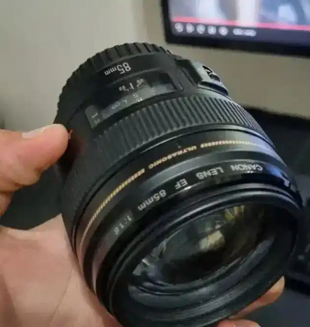 لنز ۸۵ کنون 85mm canon دست دو