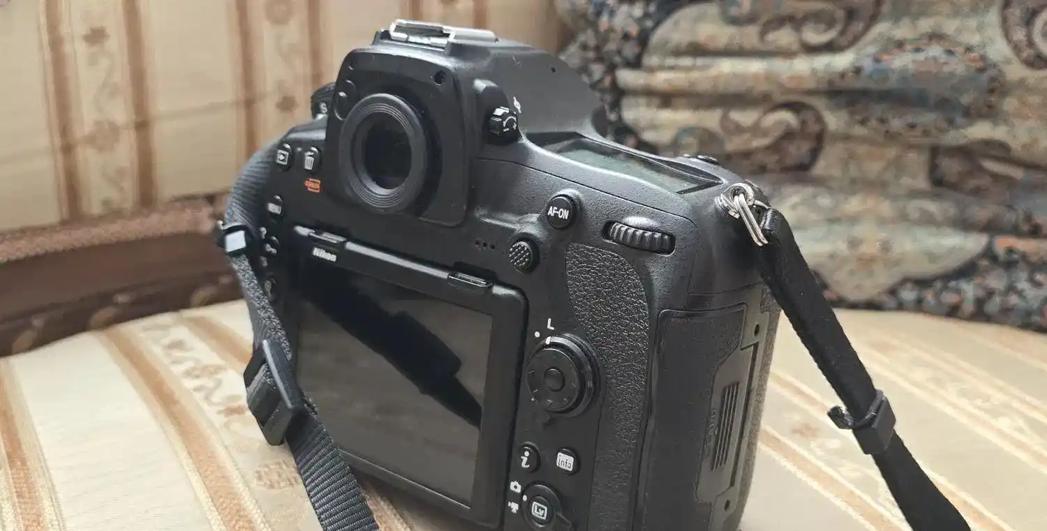 نیکون D850 دست دو