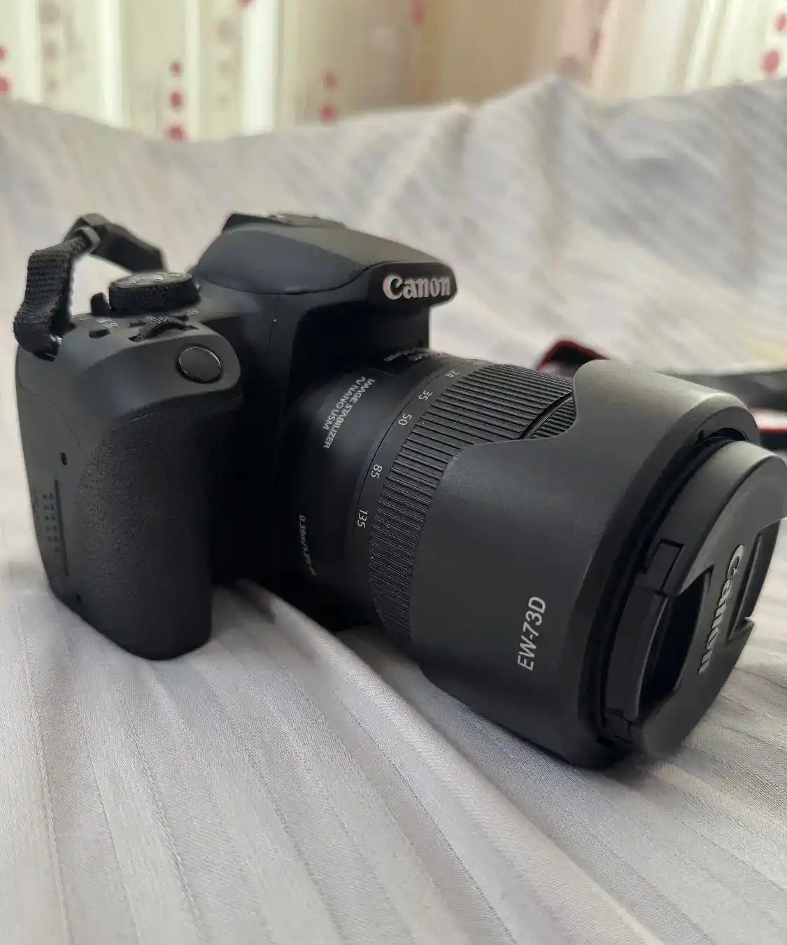 Canon 850d دوربین دست دو