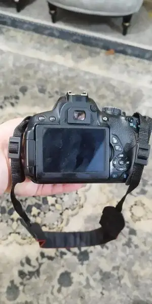 دوربین عکاسی کانن مدل 650D بهمراه لنز 18-135 دست دوم