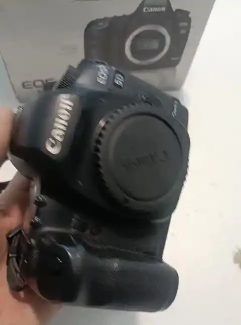 بادی دوربین عکاسی حرفه ای فول فریم کانن 5d mark 2 دست دو