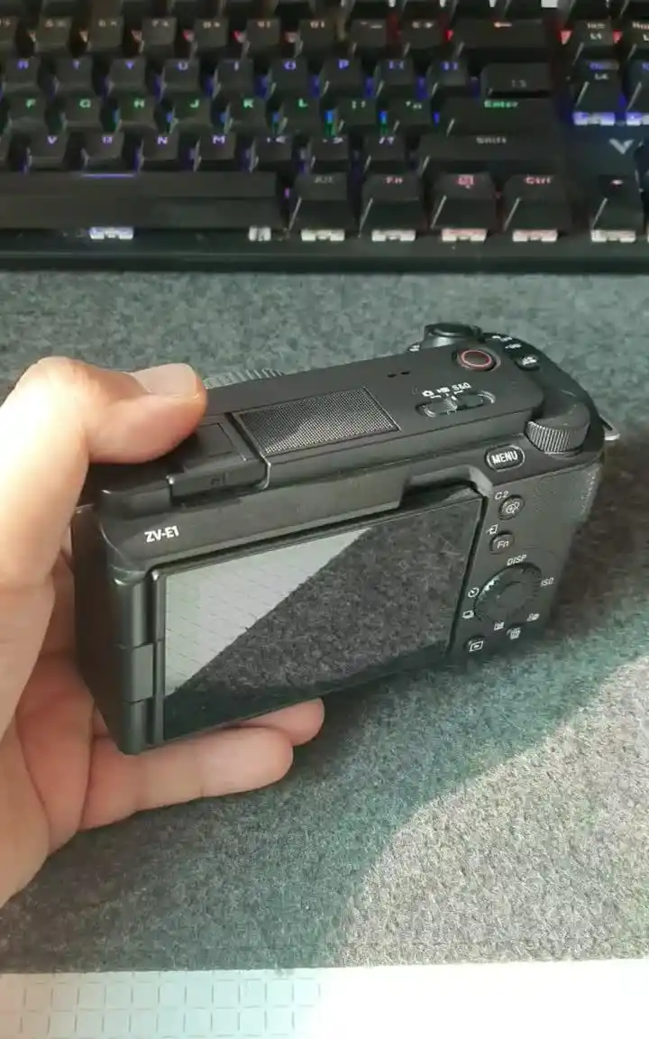 دوربین سونی sony zv-e1 دست دو