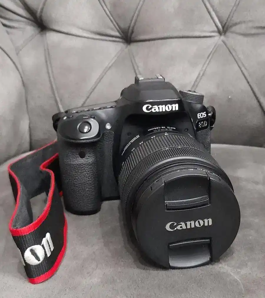 دوربین 80D کنون دست دو