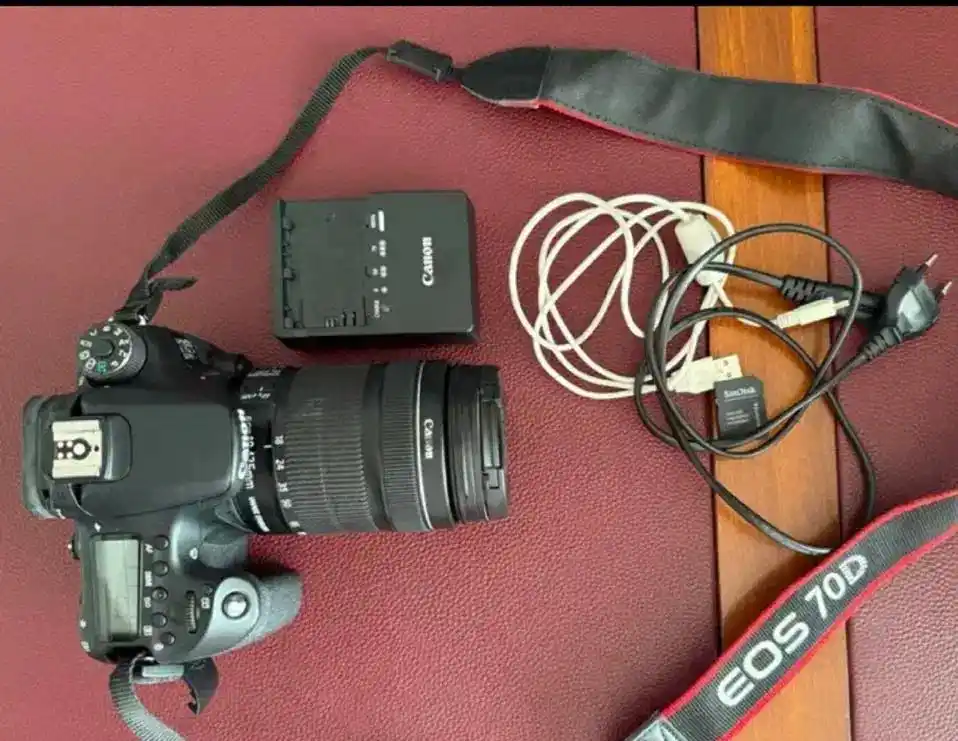 دوربین عکاسی کانن eos70D دست دو