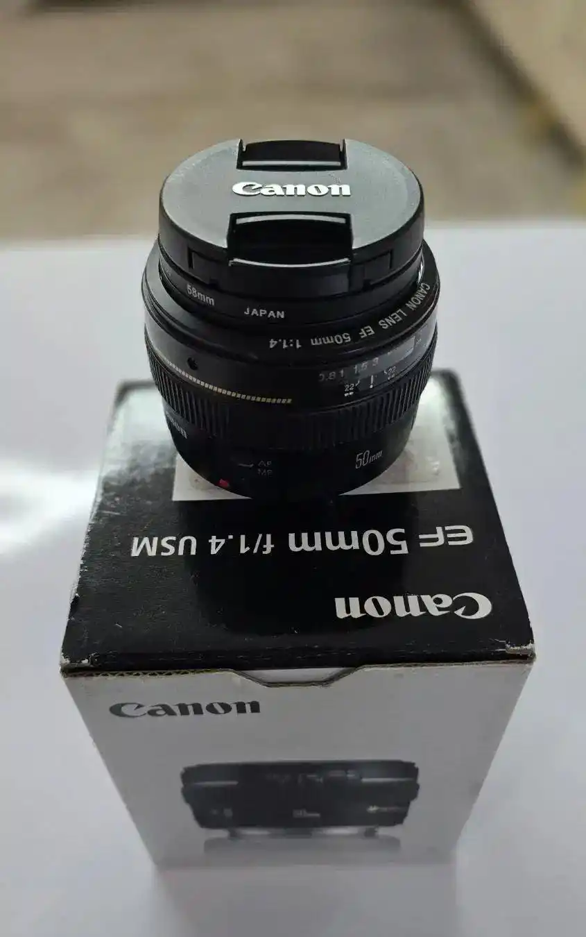 لنز کنون 50mm f1.4 دست دو