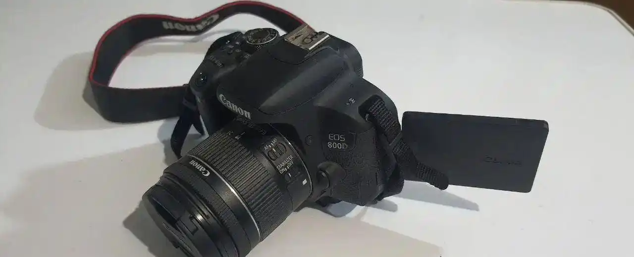 دوربین کنون EOS 800D دست دو