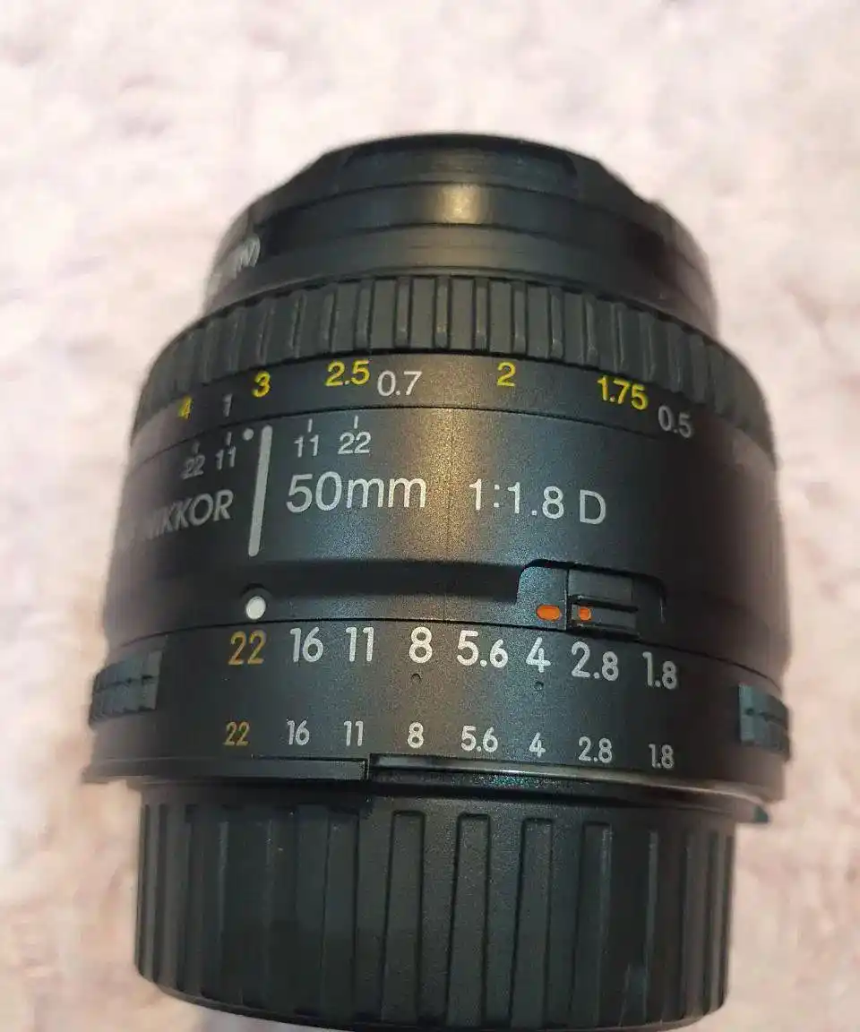 لنز نیکون ۵۰ f1.8D دست دو