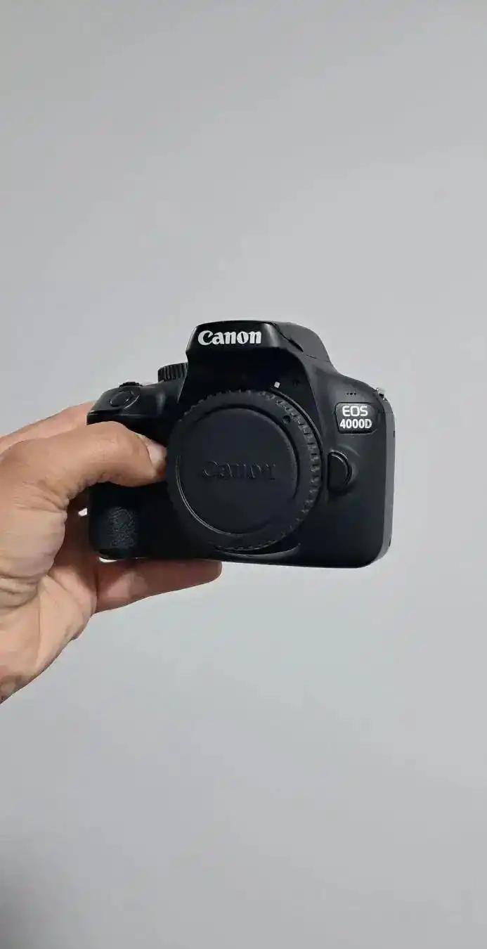 دوربین عکاسی کارکرده ۴۰۰۰دی در حد آک دست دو