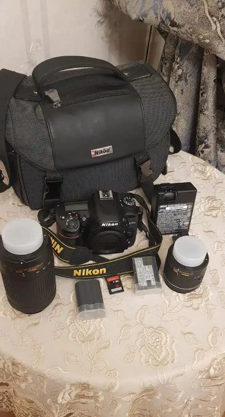 دوربین نیکون d7500 دست دو