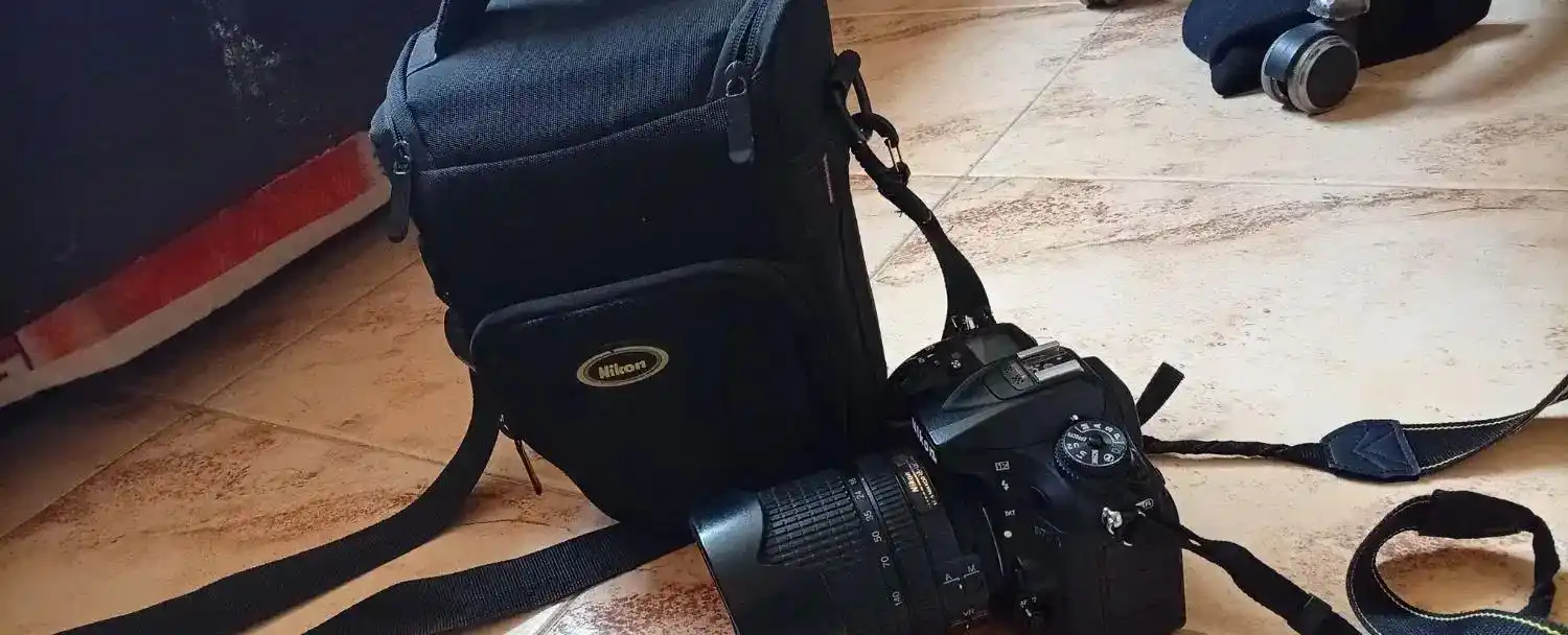 دوربین نیکون d7200 دست دو