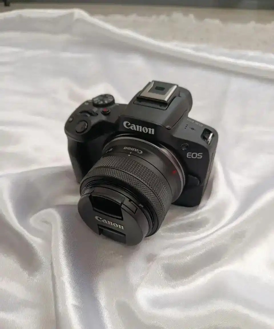دوربین canon r50 دست دو