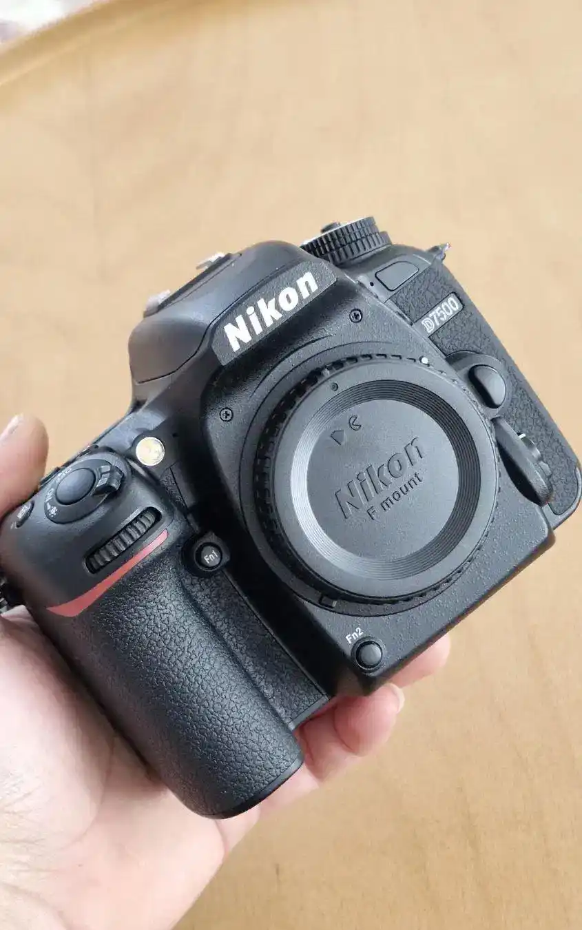 کیت دوربین نیکون D7500 با لنز 50mm f1.8 اضافه دست دو