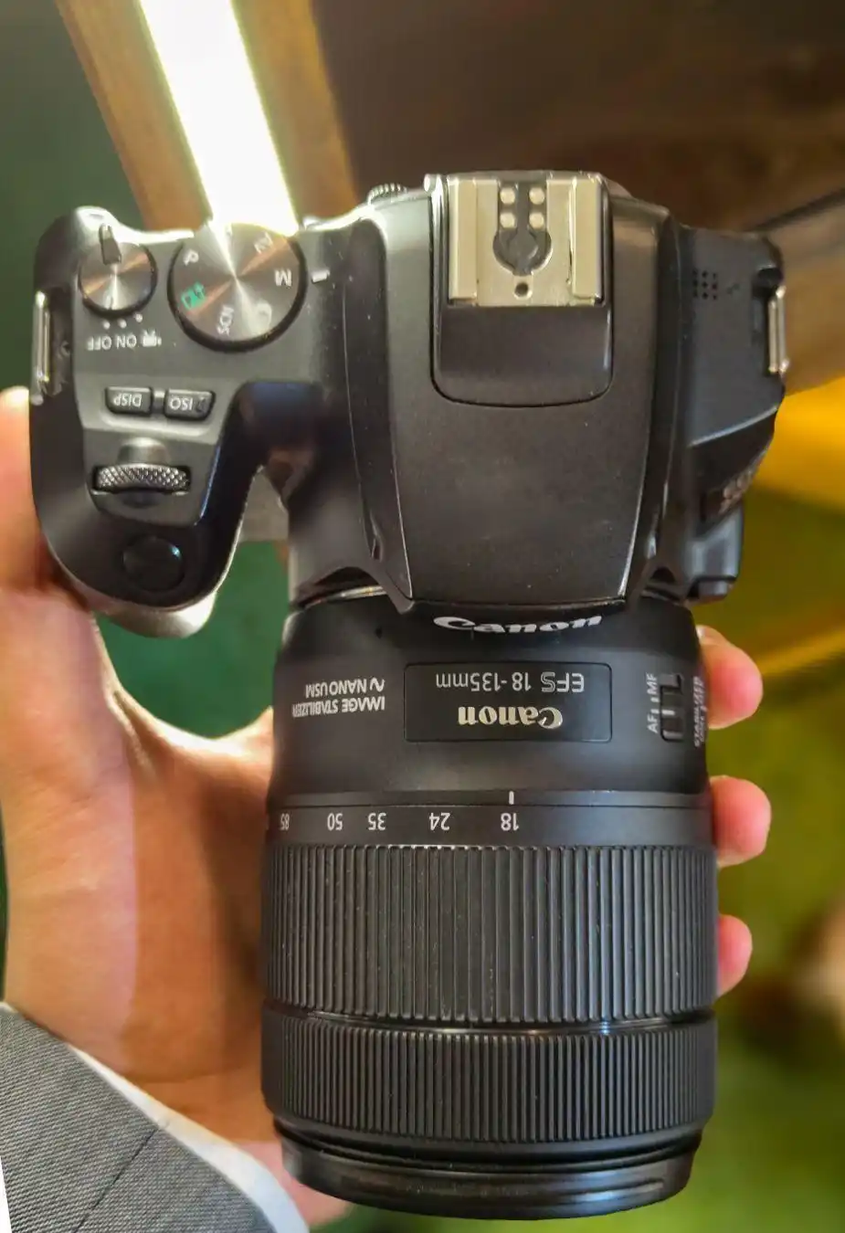 canon 250d با لنز 18-135 is usm (فوری) دست دو