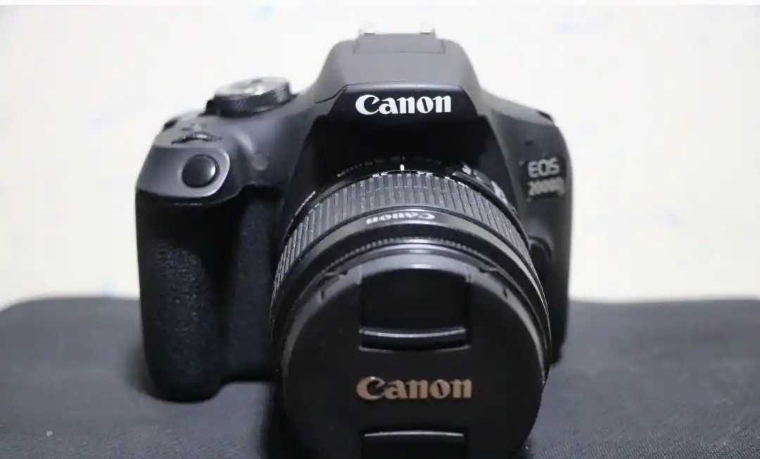 دوربین عکاسی و فیلمبرداری دیجیتال کنون 2000d دست دو