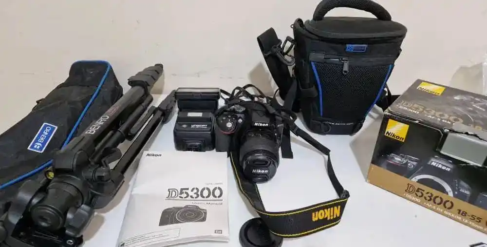 دوربین نیکون D5300 دست دو