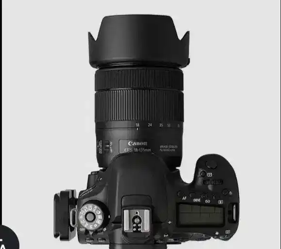 دوربین عکاسی و فیلم برداری کنون ۸۰ دی دست دو