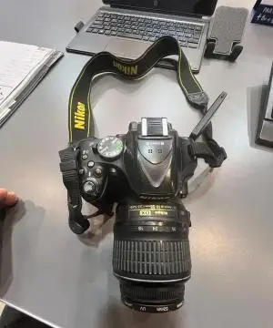 دوربین نیمه حرفه ای nikon D5200 دست دوم
