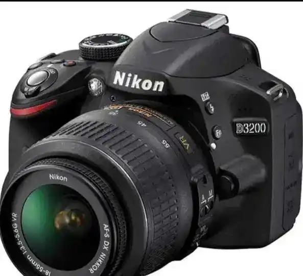 دوربین عکاسی d3200 نیکون دست دو