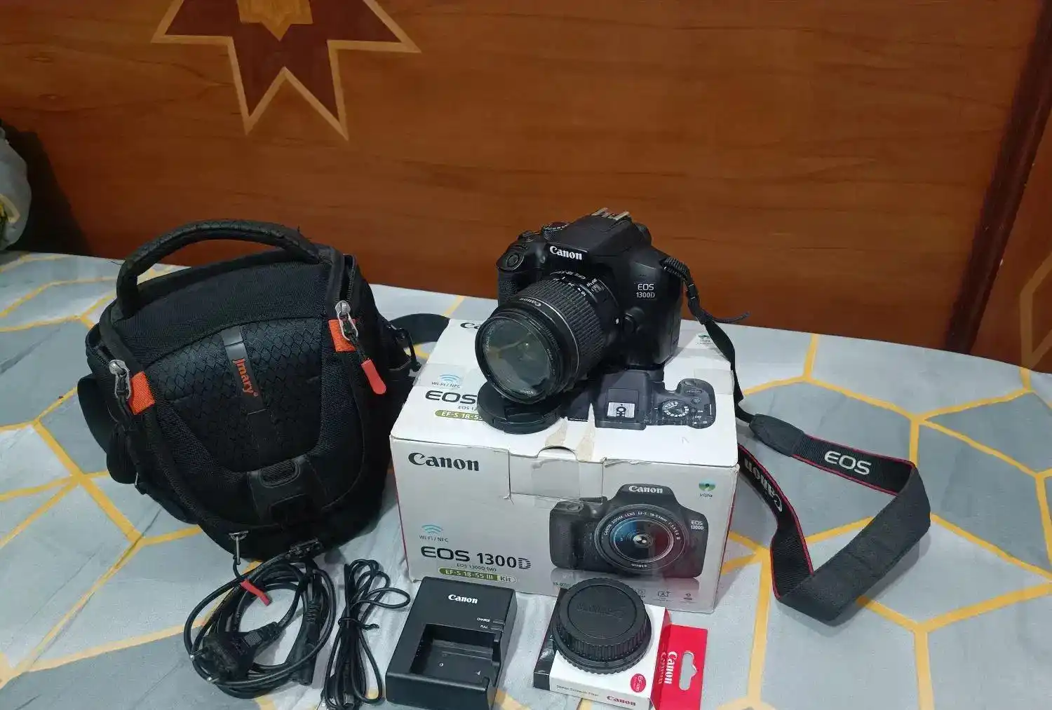 دوربین کنون 1300D درحد آک دست دو