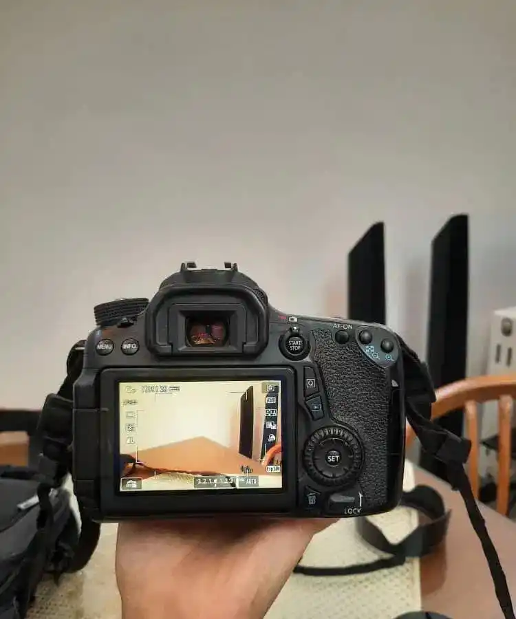 دوربین فوق تمیز دست دو