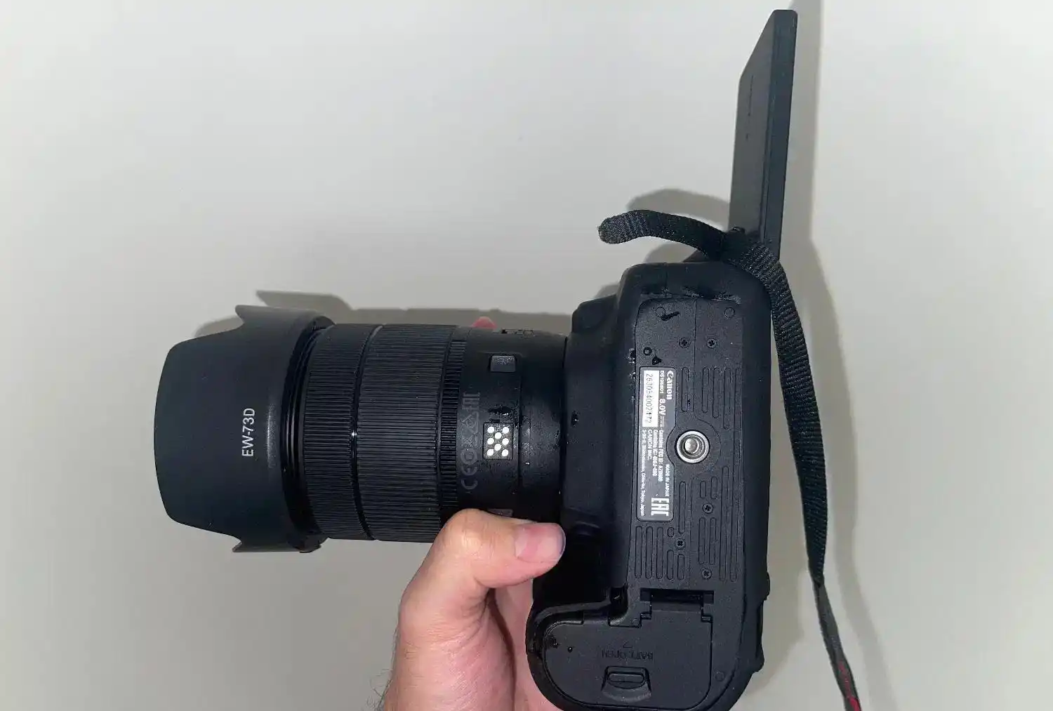 دوربین کانن مدل 90D لنز 18/135 (زیر ۱۰۰۰ شات) دست دو