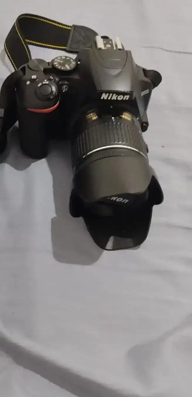 دوربین نیکون d3500 دست دو